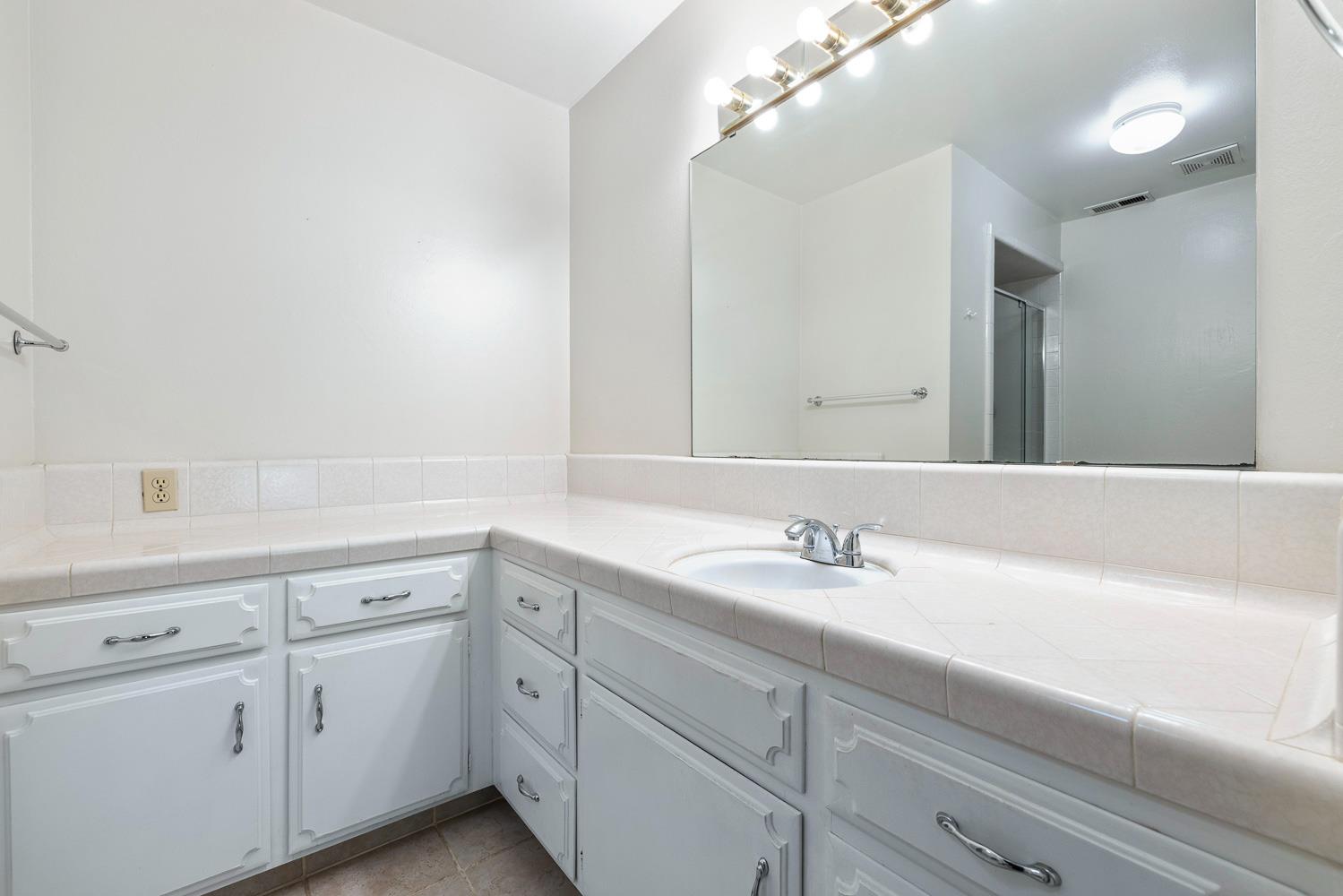 5086 N Forkner Ave, Fresno, CA 93711