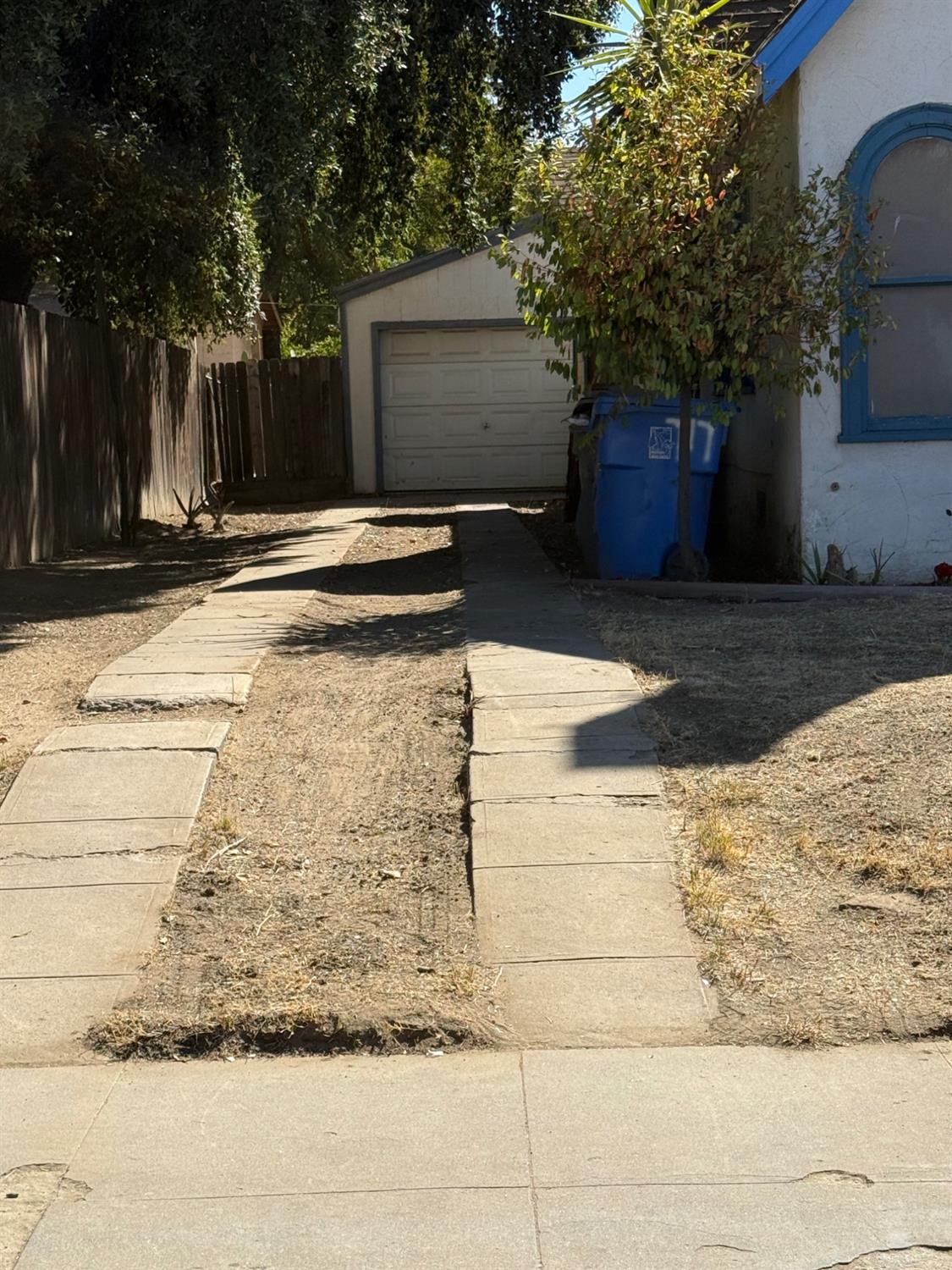 724 W Yosemite Ave, Madera, CA 93637