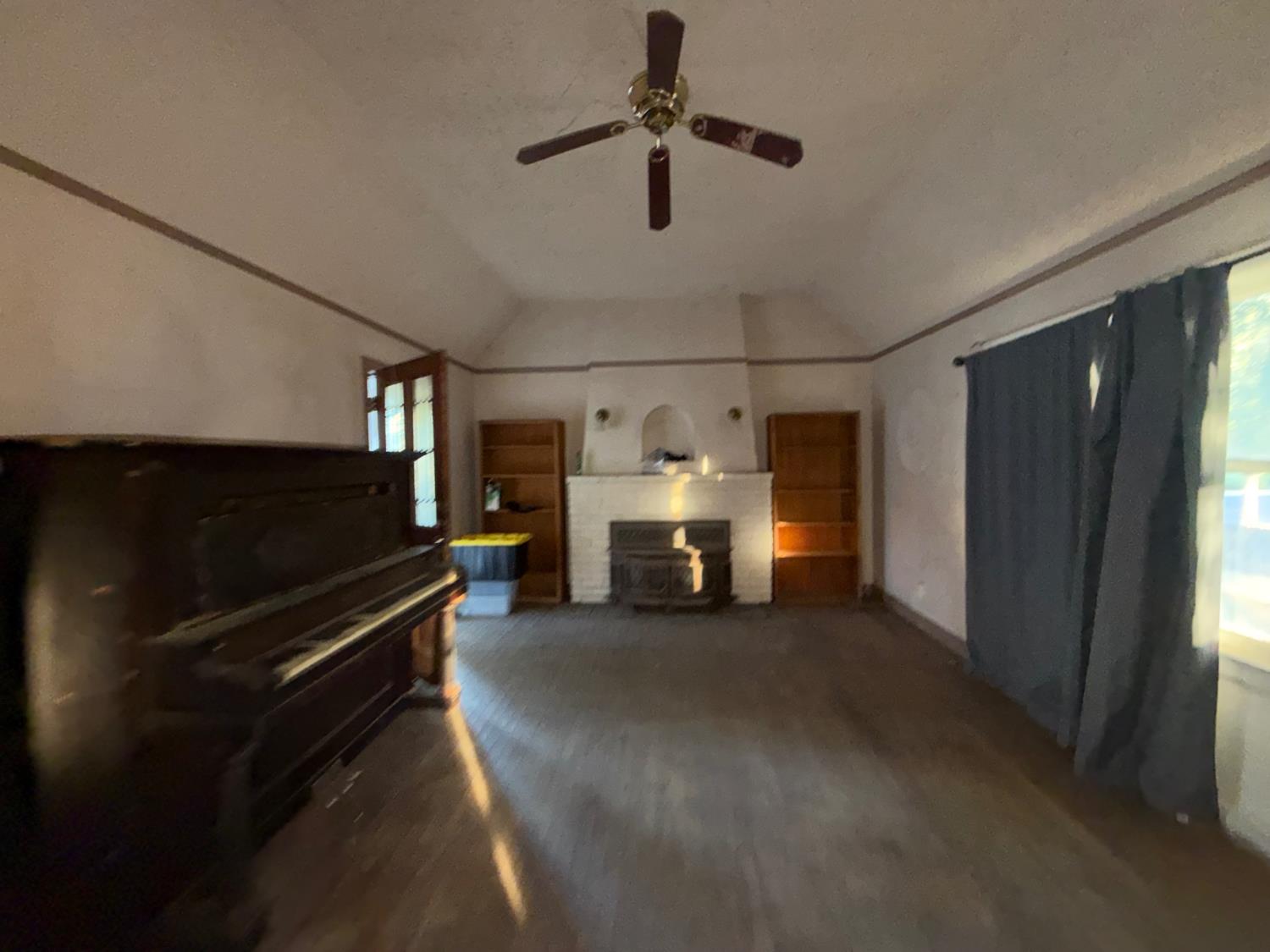724 W Yosemite Ave, Madera, CA 93637