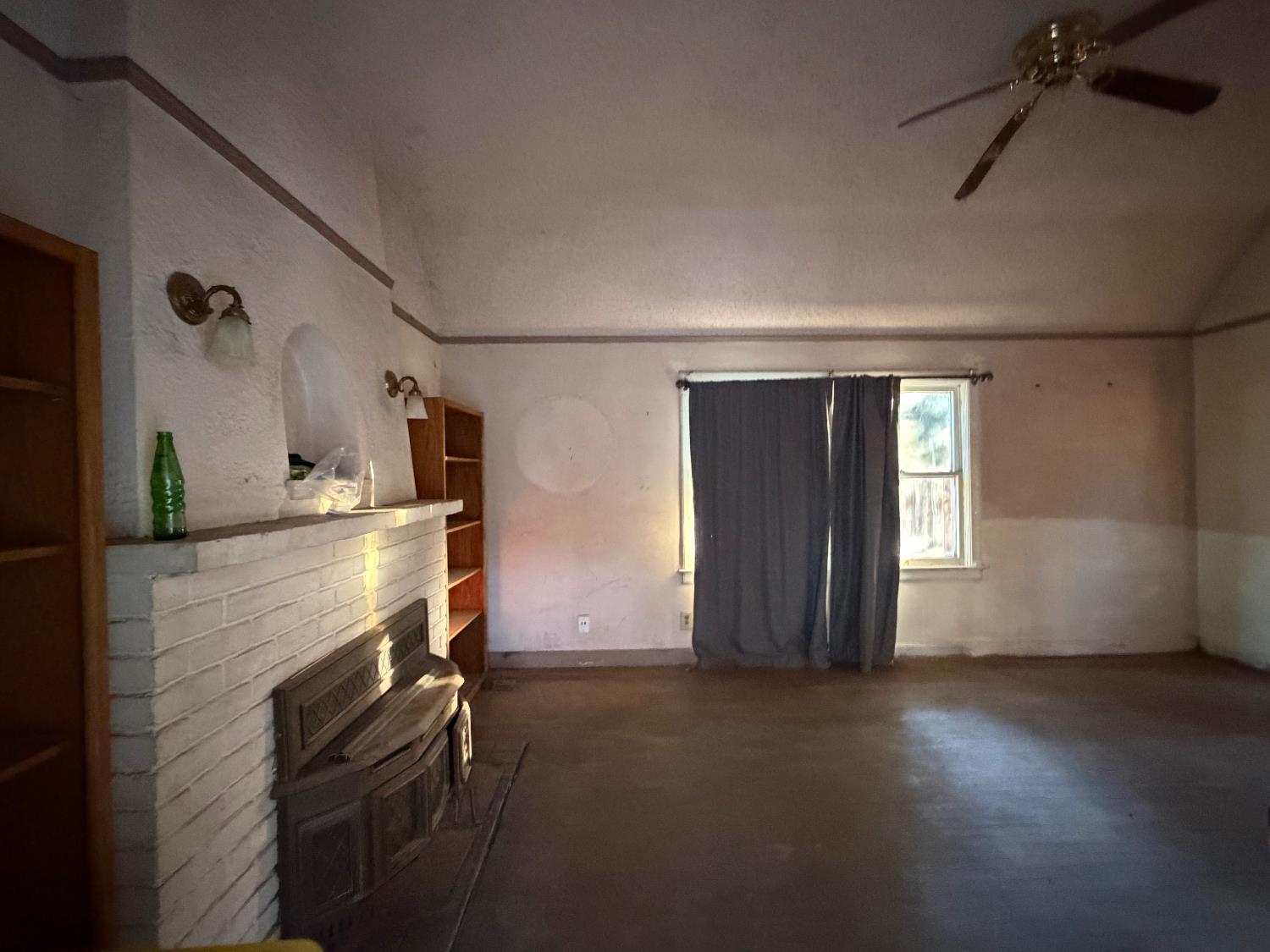 724 W Yosemite Ave, Madera, CA 93637