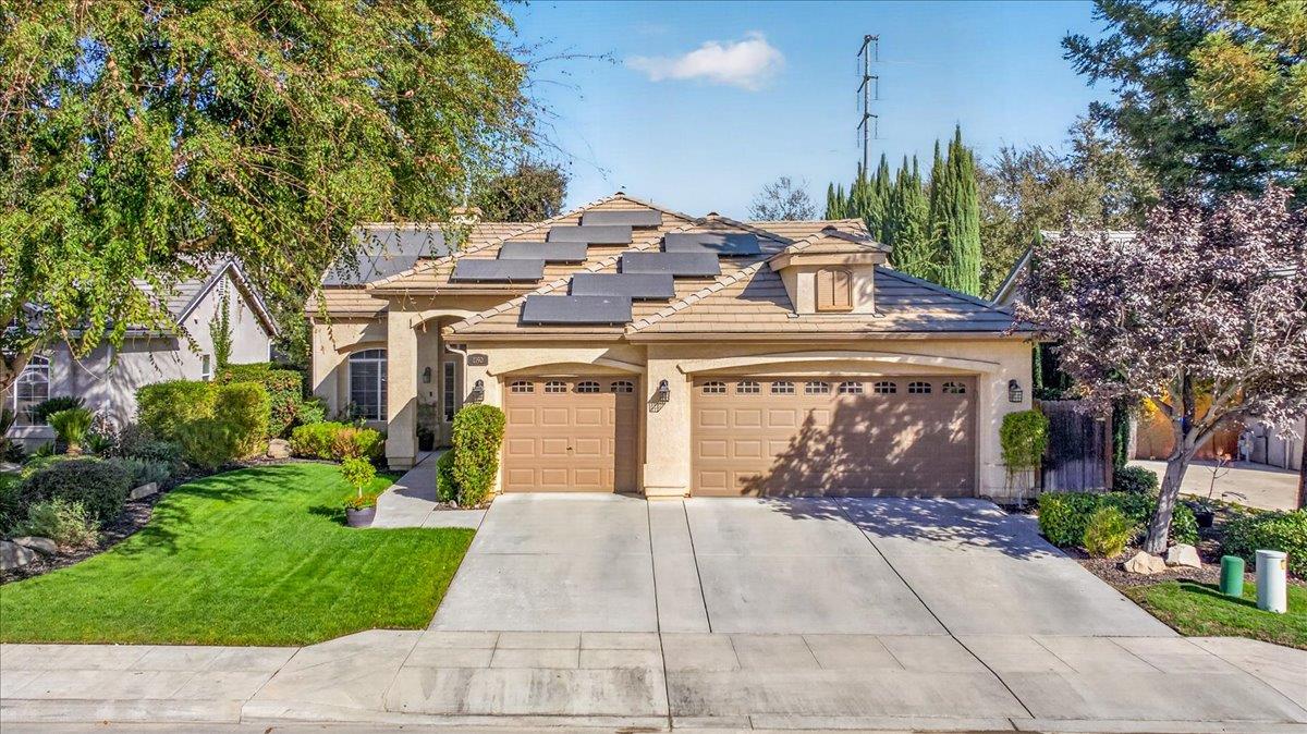 1190 E Carnoustie Ave, Fresno, CA 93730