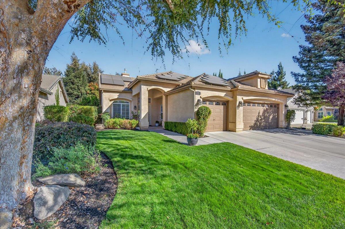 1190 E Carnoustie Ave, Fresno, CA 93730