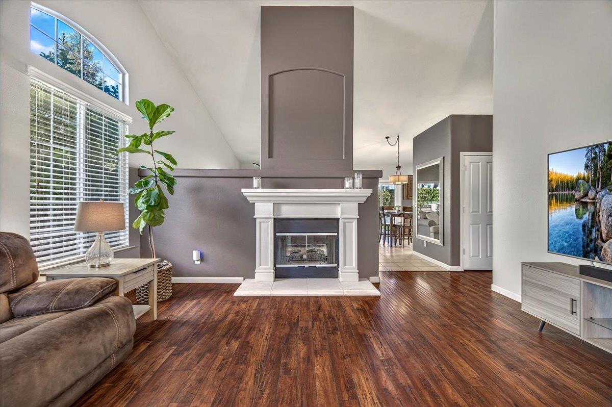 1190 E Carnoustie Ave, Fresno, CA 93730
