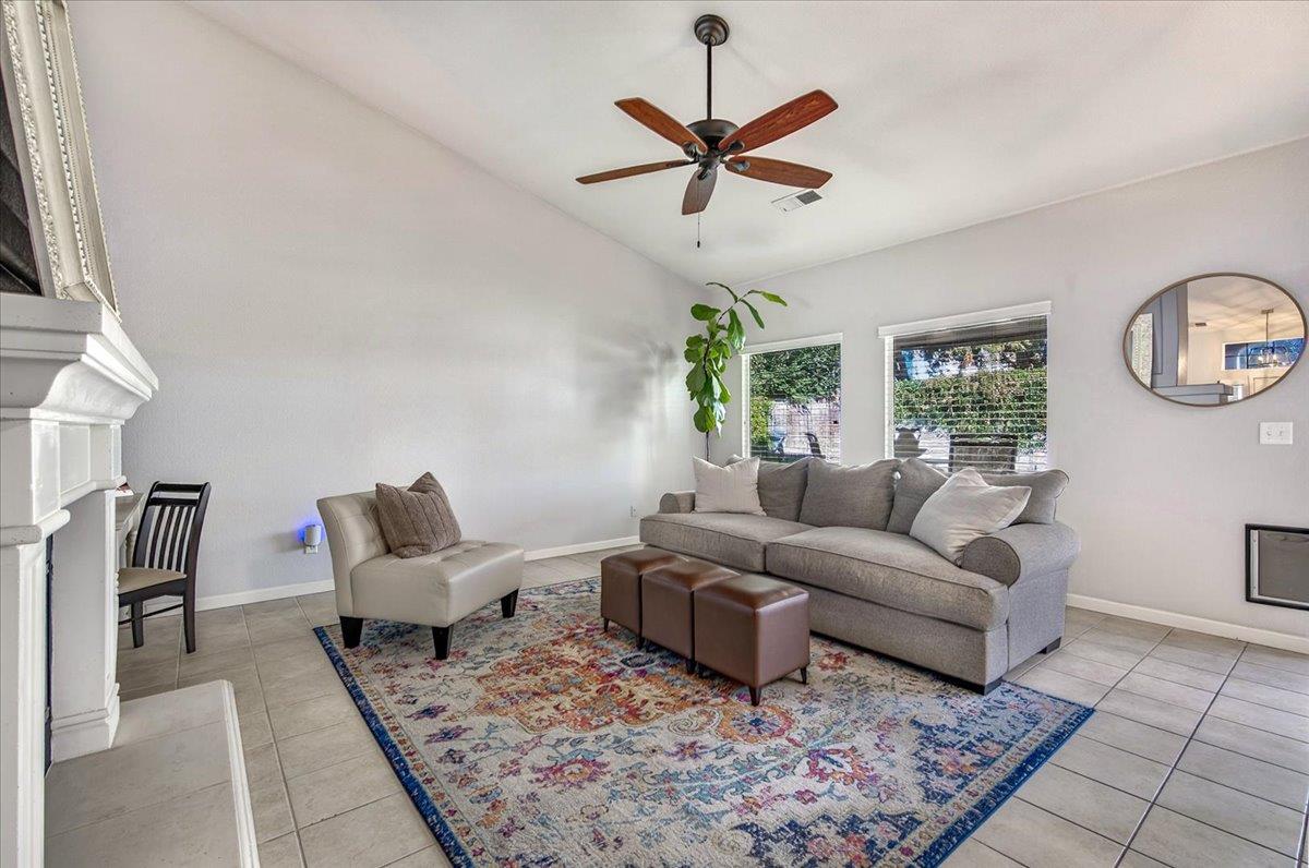 1190 E Carnoustie Ave, Fresno, CA 93730