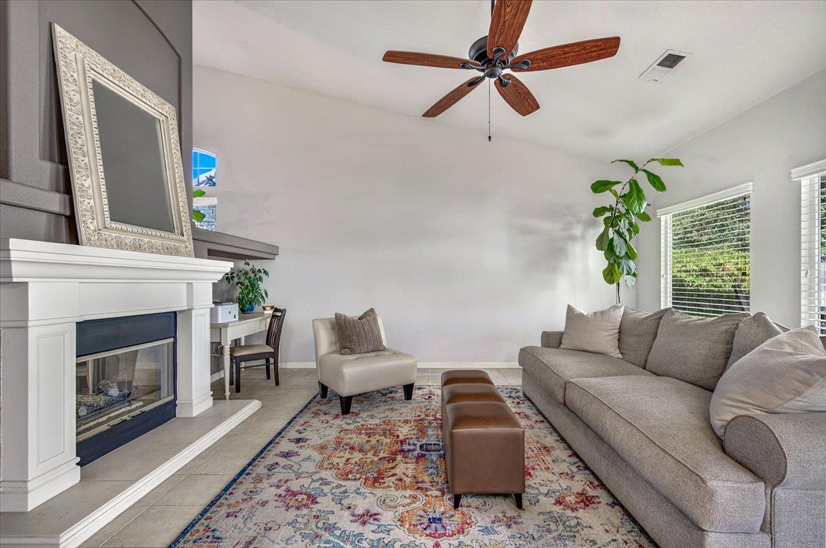 1190 E Carnoustie Ave, Fresno, CA 93730