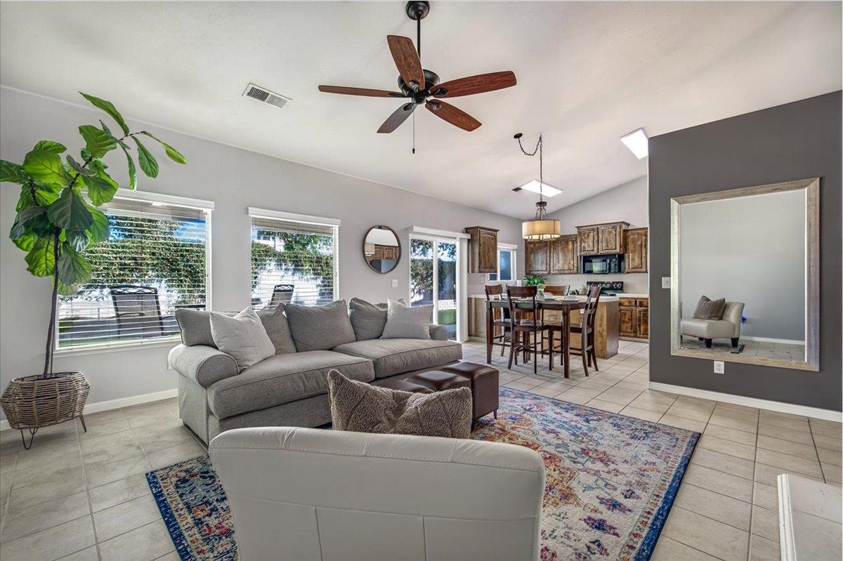 1190 E Carnoustie Ave, Fresno, CA 93730
