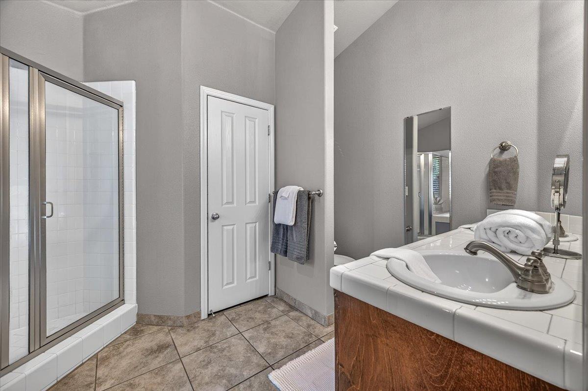 1190 E Carnoustie Ave, Fresno, CA 93730