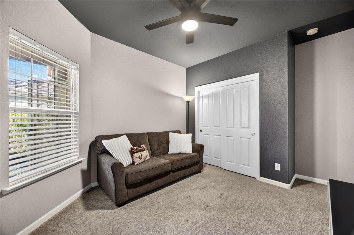 1190 E Carnoustie Ave, Fresno, CA 93730