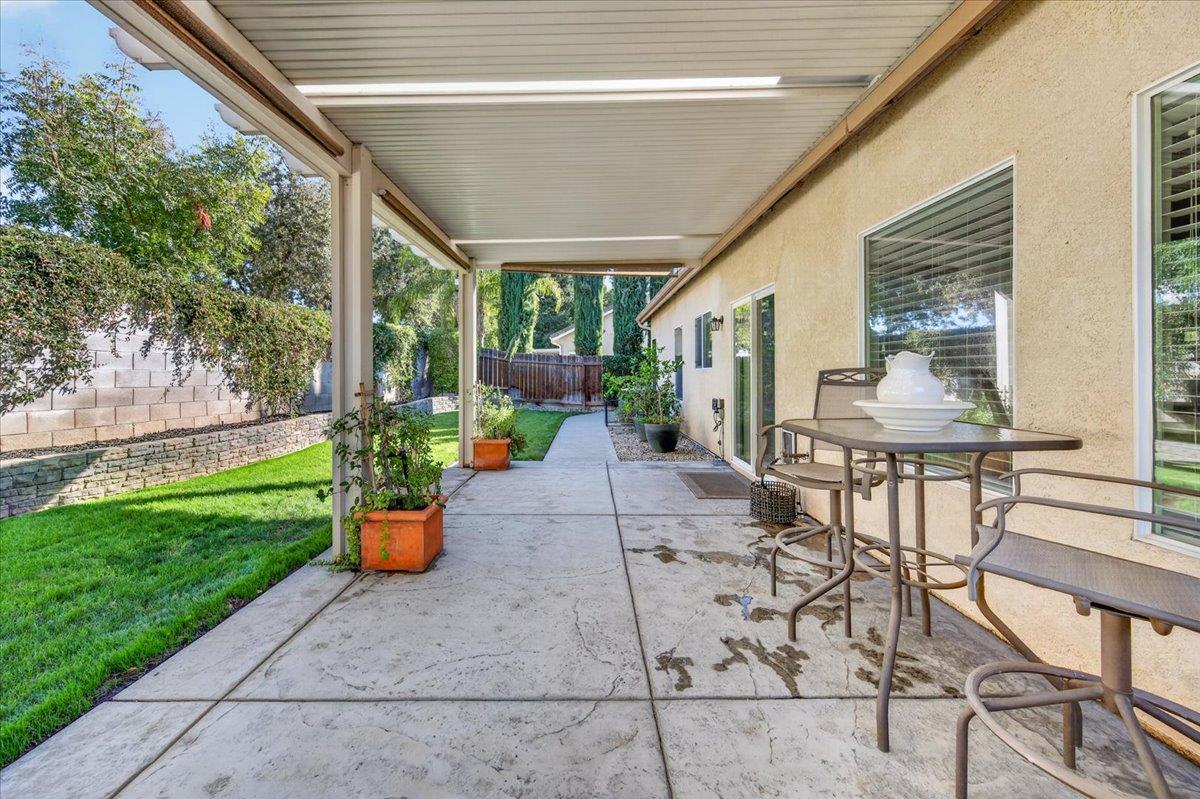 1190 E Carnoustie Ave, Fresno, CA 93730
