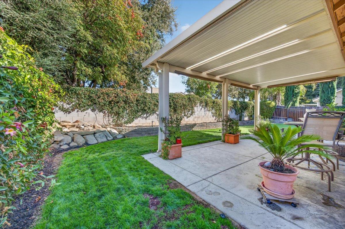 1190 E Carnoustie Ave, Fresno, CA 93730