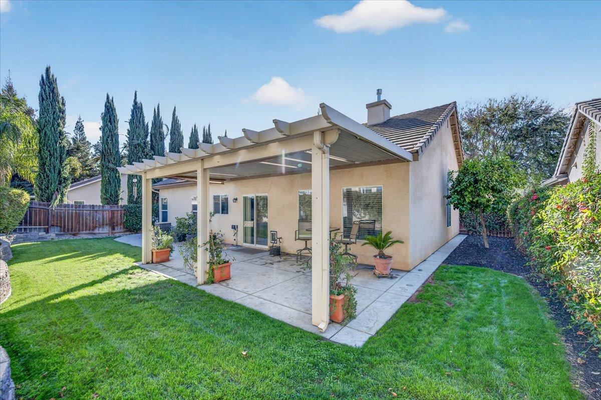 1190 E Carnoustie Ave, Fresno, CA 93730