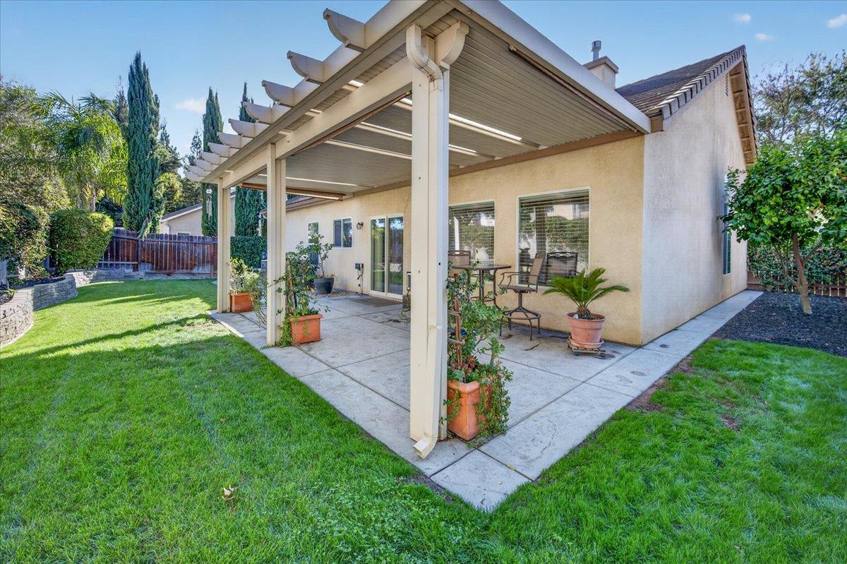 1190 E Carnoustie Ave, Fresno, CA 93730