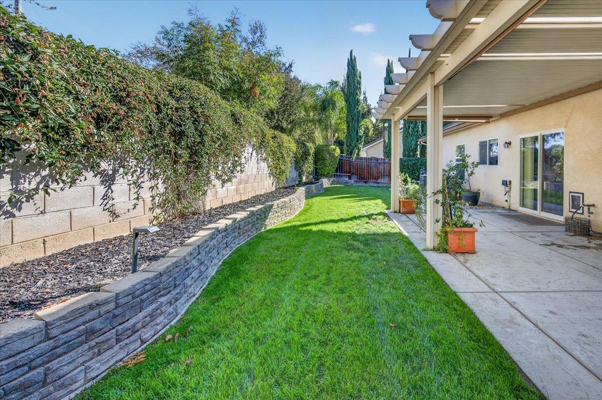1190 E Carnoustie Ave, Fresno, CA 93730