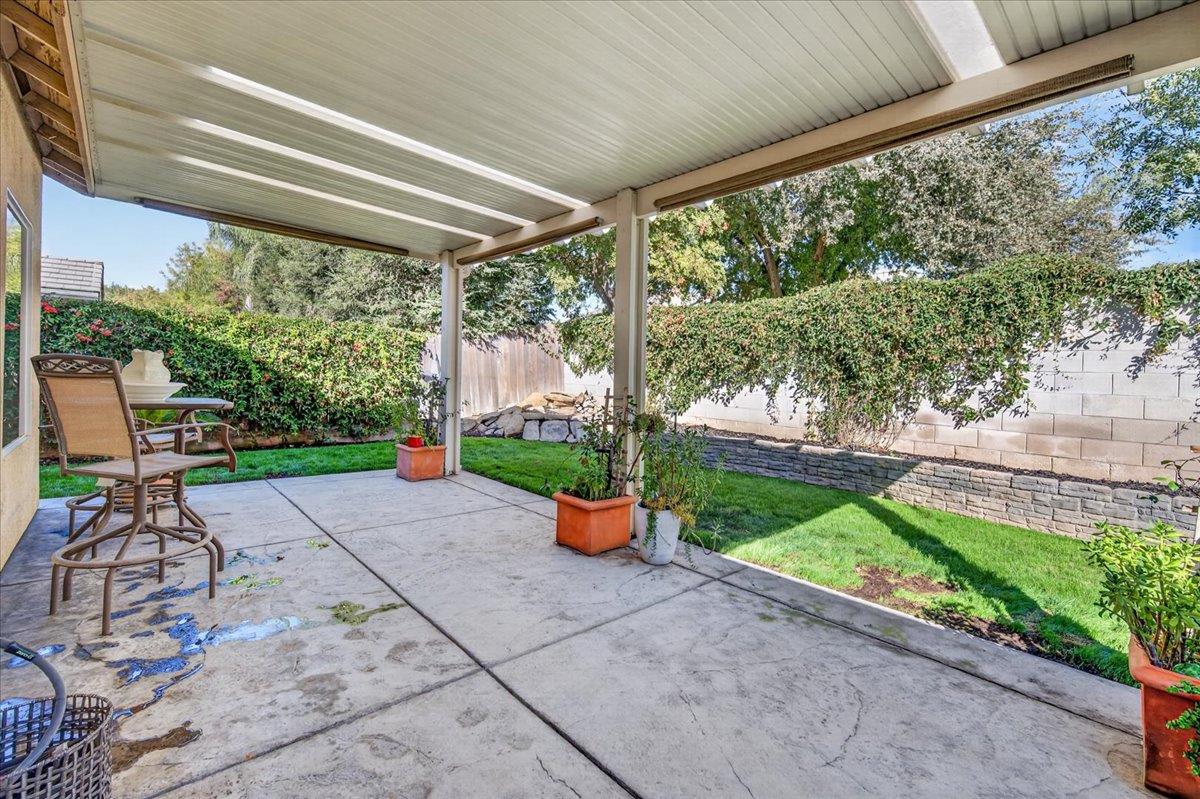 1190 E Carnoustie Ave, Fresno, CA 93730