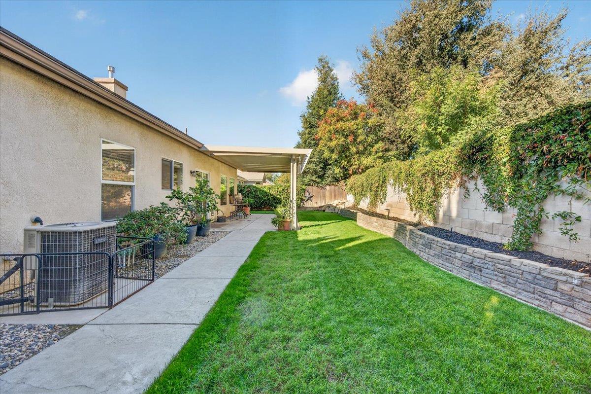 1190 E Carnoustie Ave, Fresno, CA 93730