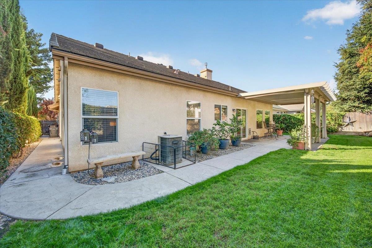 1190 E Carnoustie Ave, Fresno, CA 93730