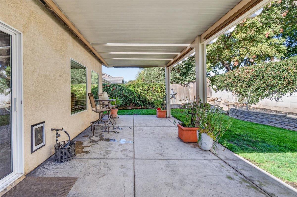 1190 E Carnoustie Ave, Fresno, CA 93730