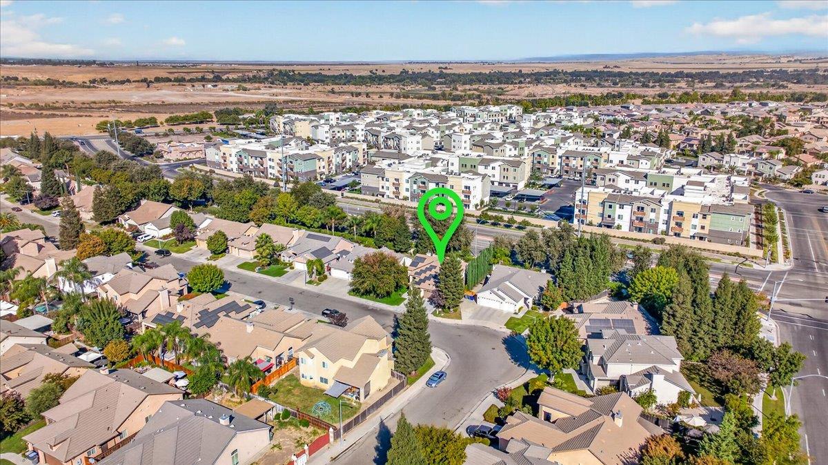 1190 E Carnoustie Ave, Fresno, CA 93730