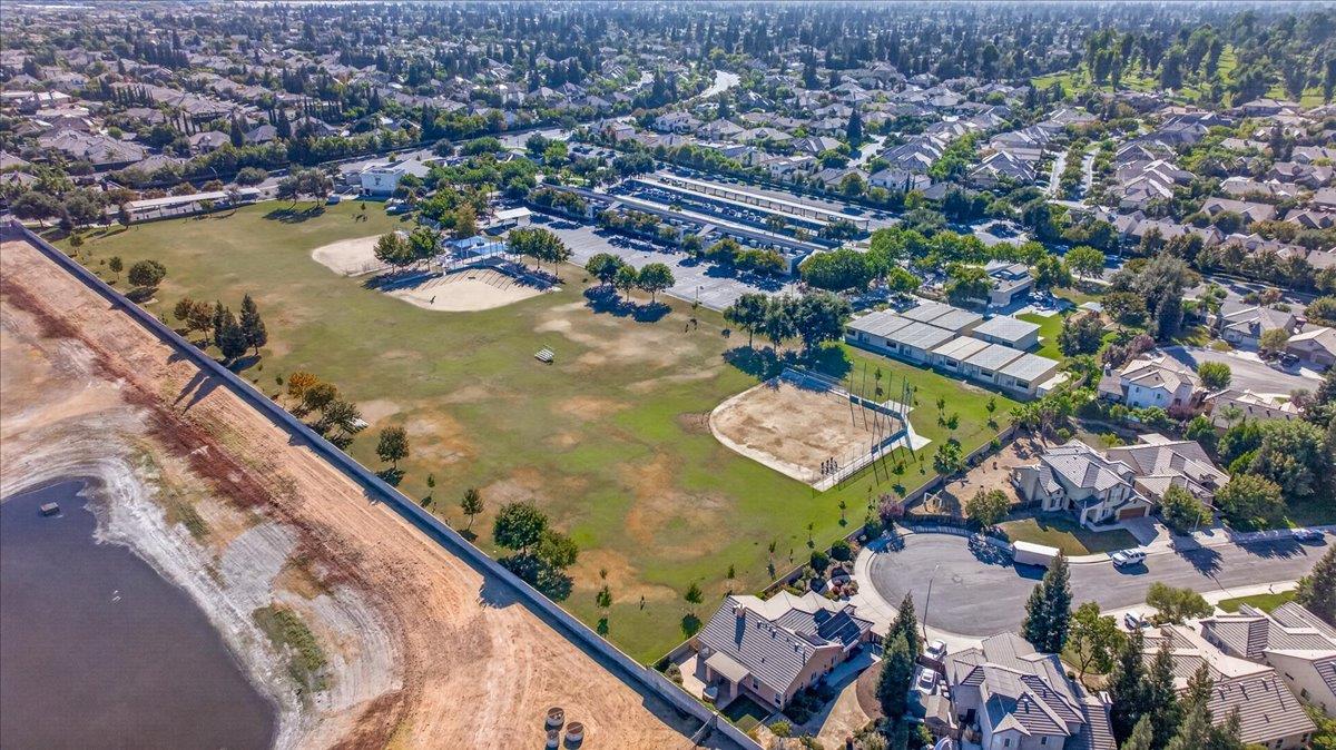 1190 E Carnoustie Ave, Fresno, CA 93730
