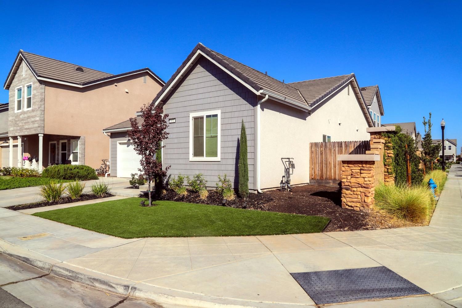 831 Ponderosa Way W, Madera, CA 93636