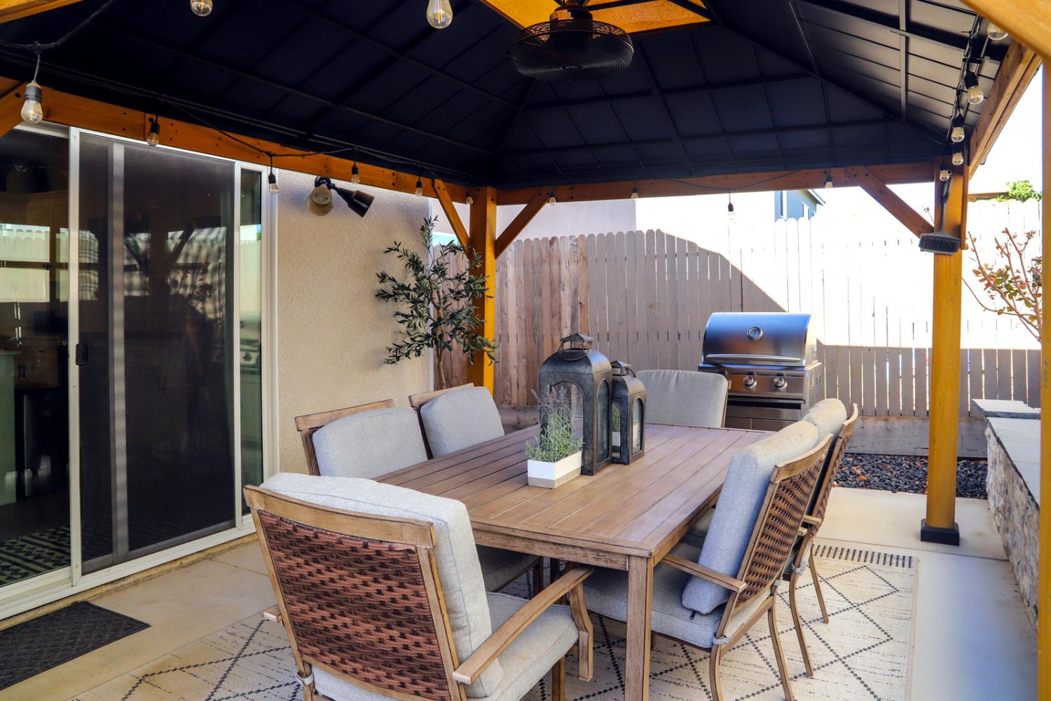 831 Ponderosa Way W, Madera, CA 93636