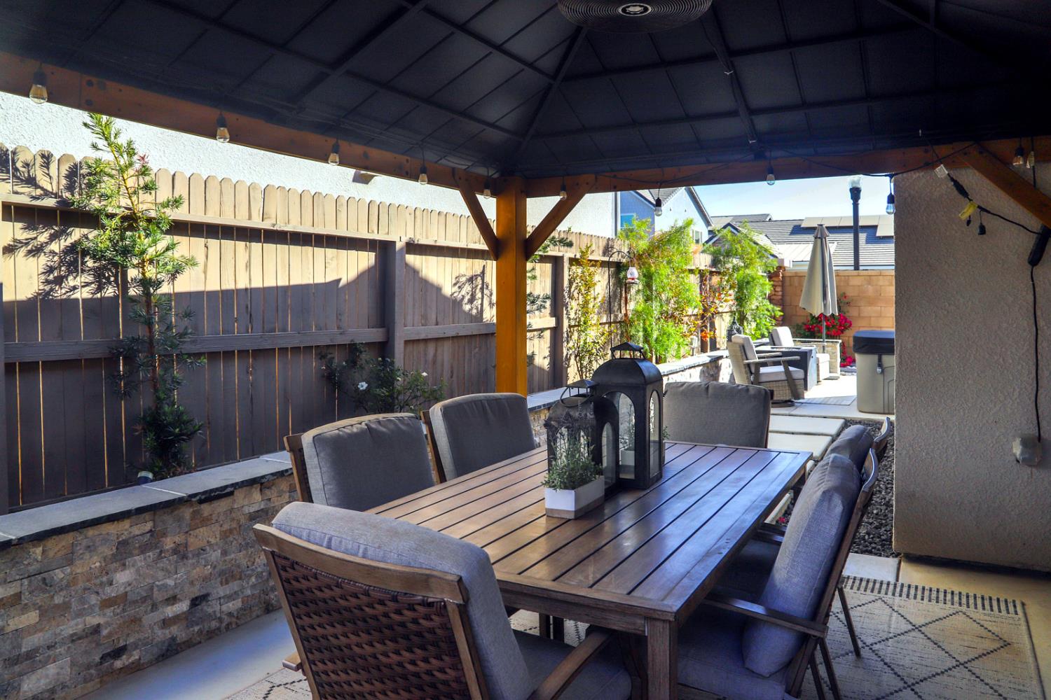 831 Ponderosa Way W, Madera, CA 93636