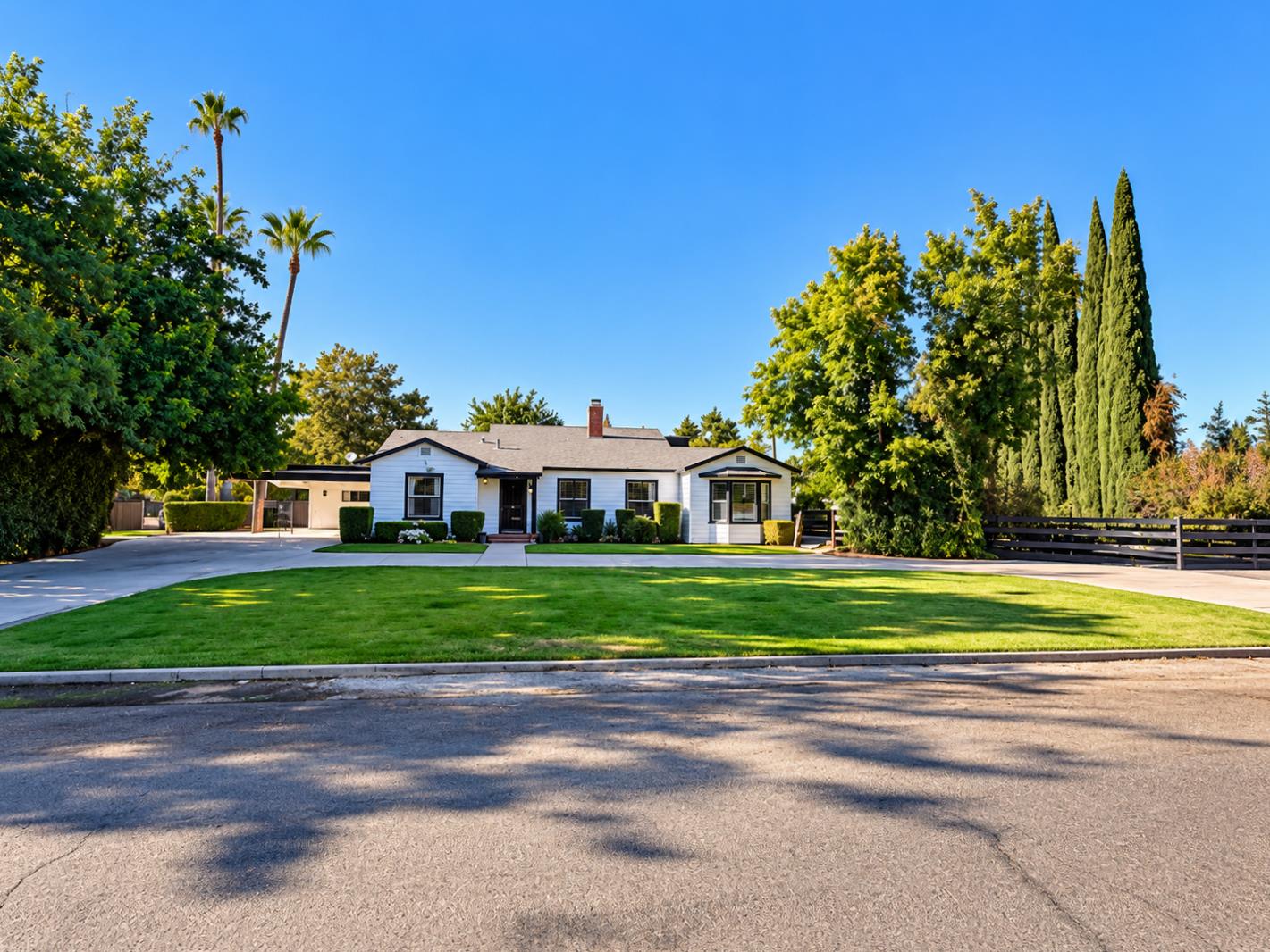 1718 S Inverness Way, Fresno, CA 93727