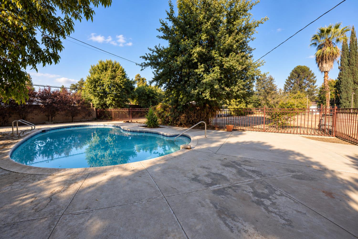 1718 S Inverness Way, Fresno, CA 93727