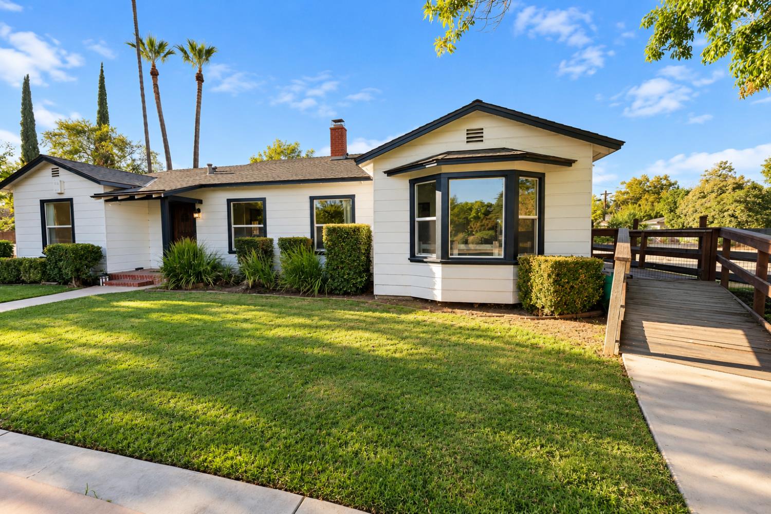 1718 S Inverness Way, Fresno, CA 93727