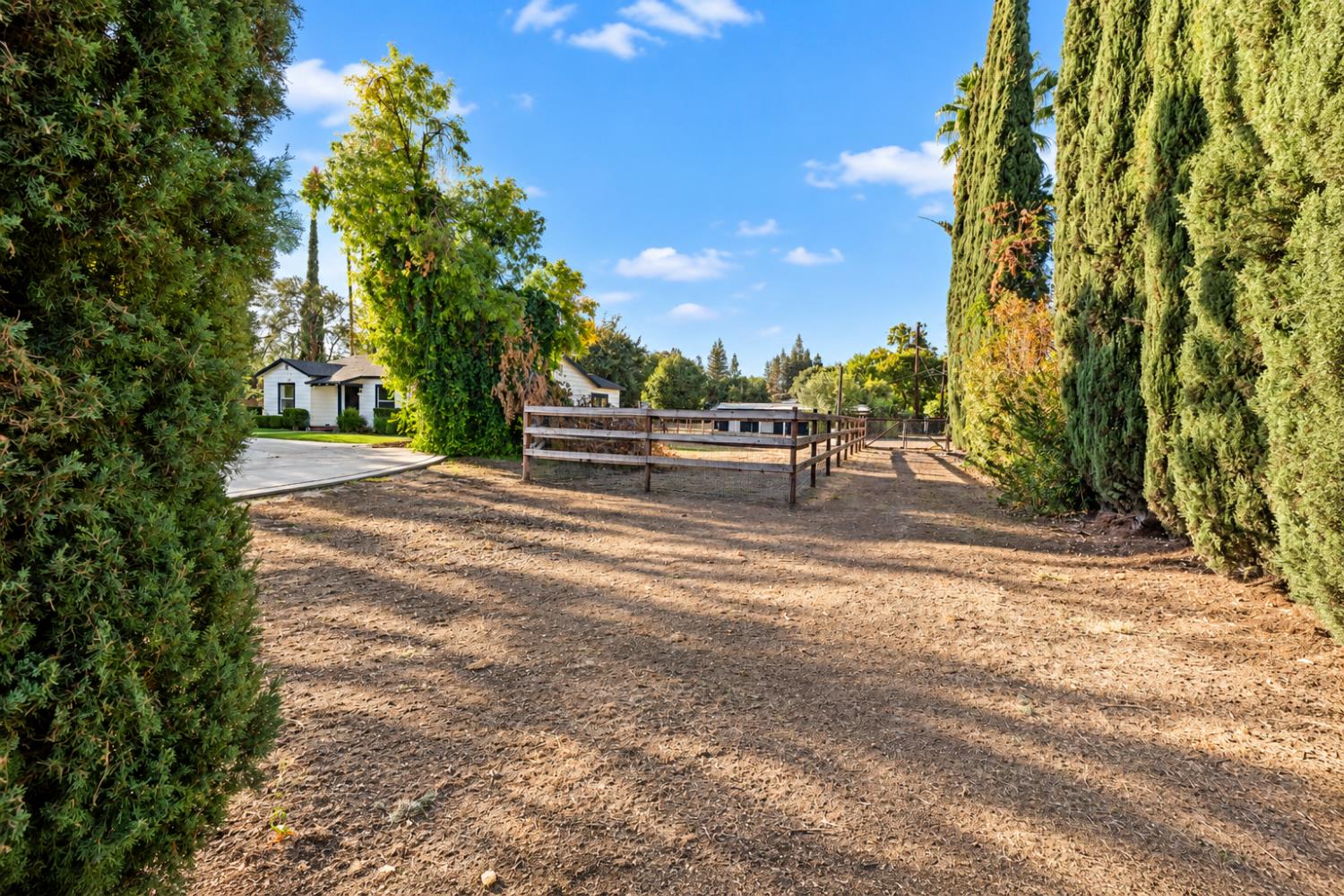 1718 S Inverness Way, Fresno, CA 93727