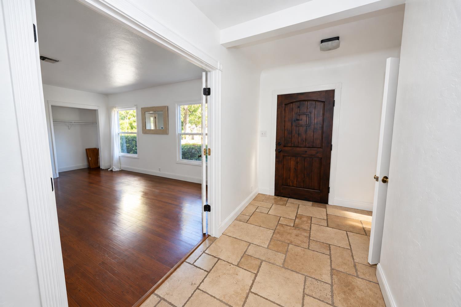 1718 S Inverness Way, Fresno, CA 93727