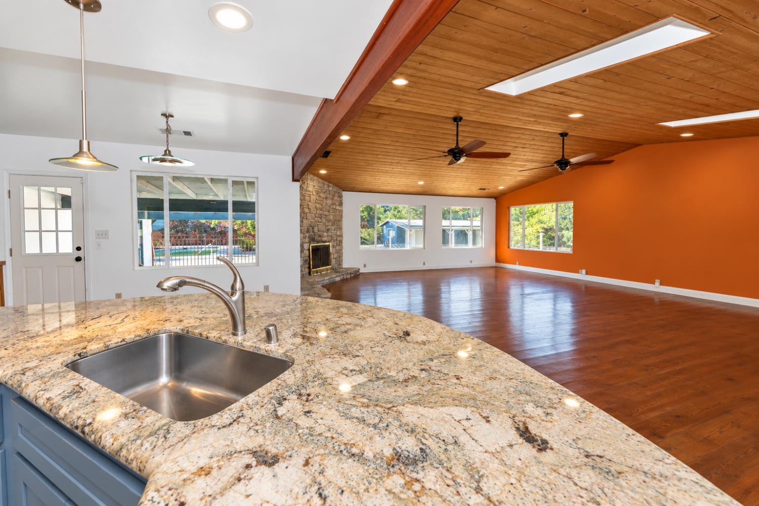 1718 S Inverness Way, Fresno, CA 93727