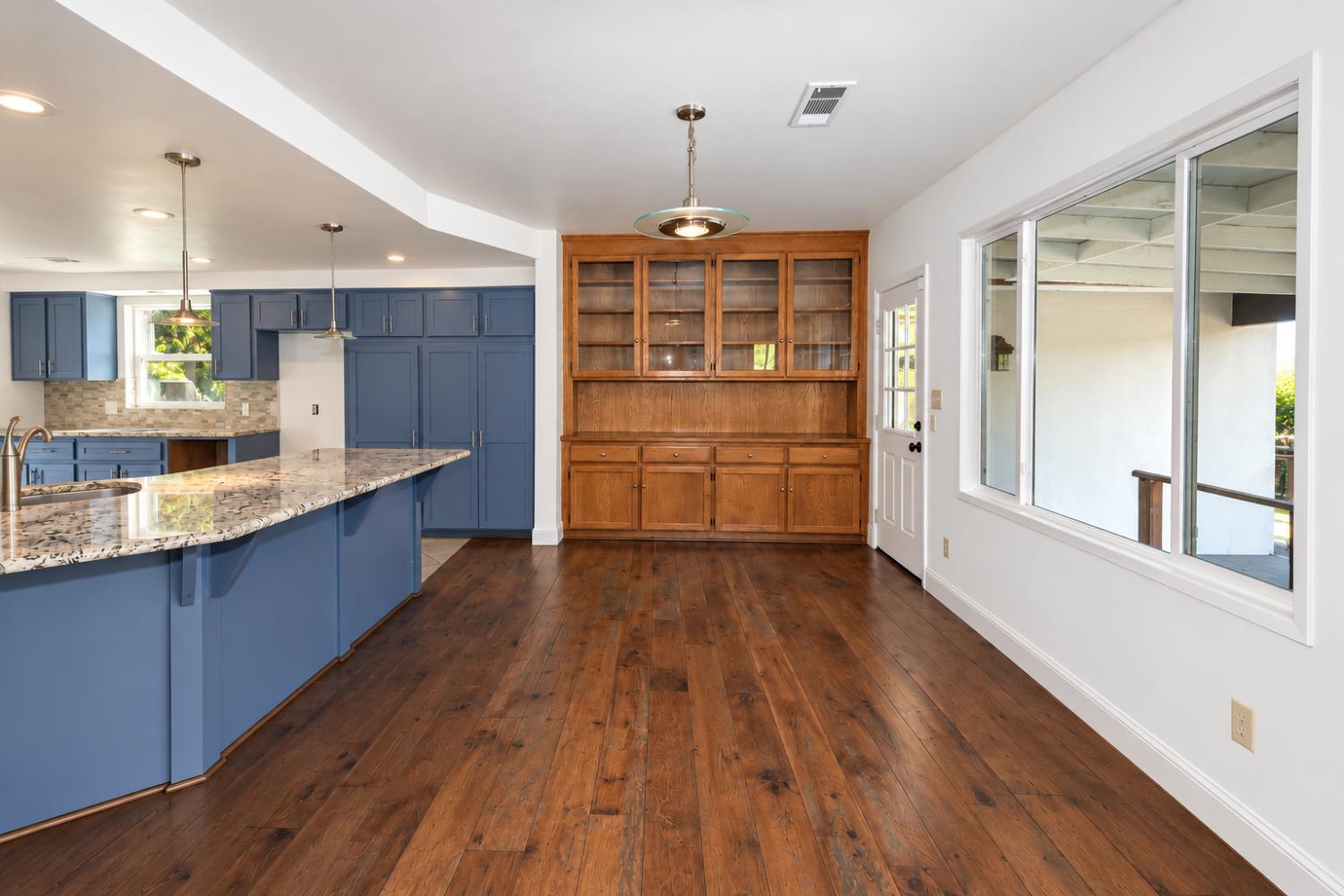 1718 S Inverness Way, Fresno, CA 93727