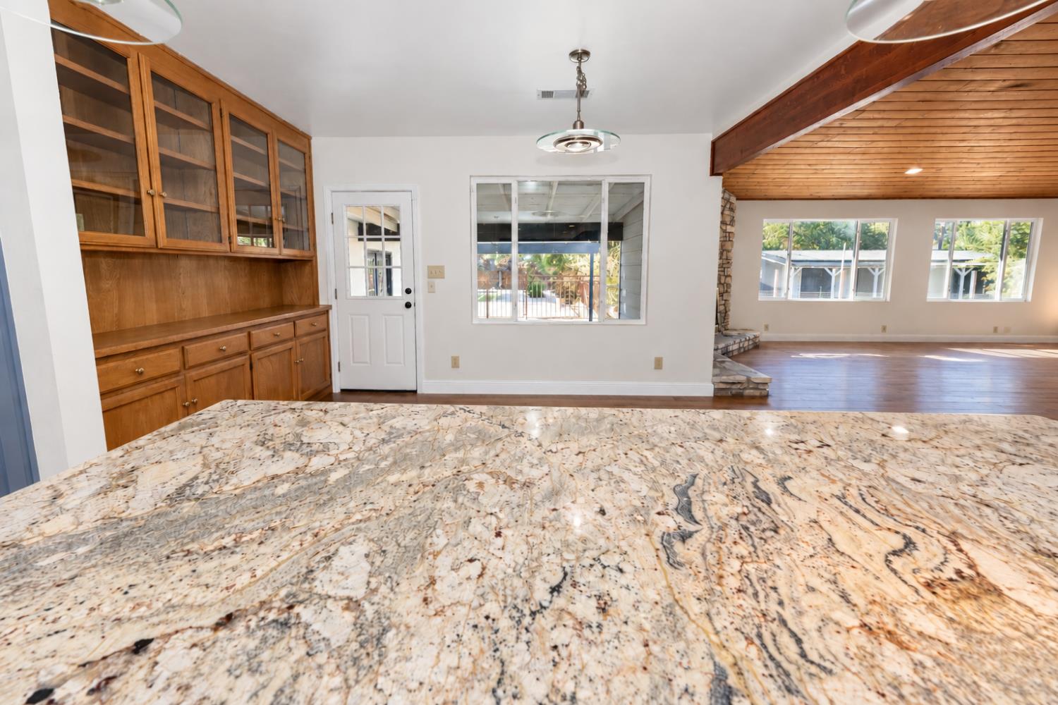 1718 S Inverness Way, Fresno, CA 93727