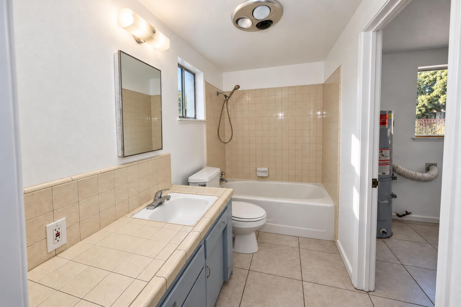 1718 S Inverness Way, Fresno, CA 93727