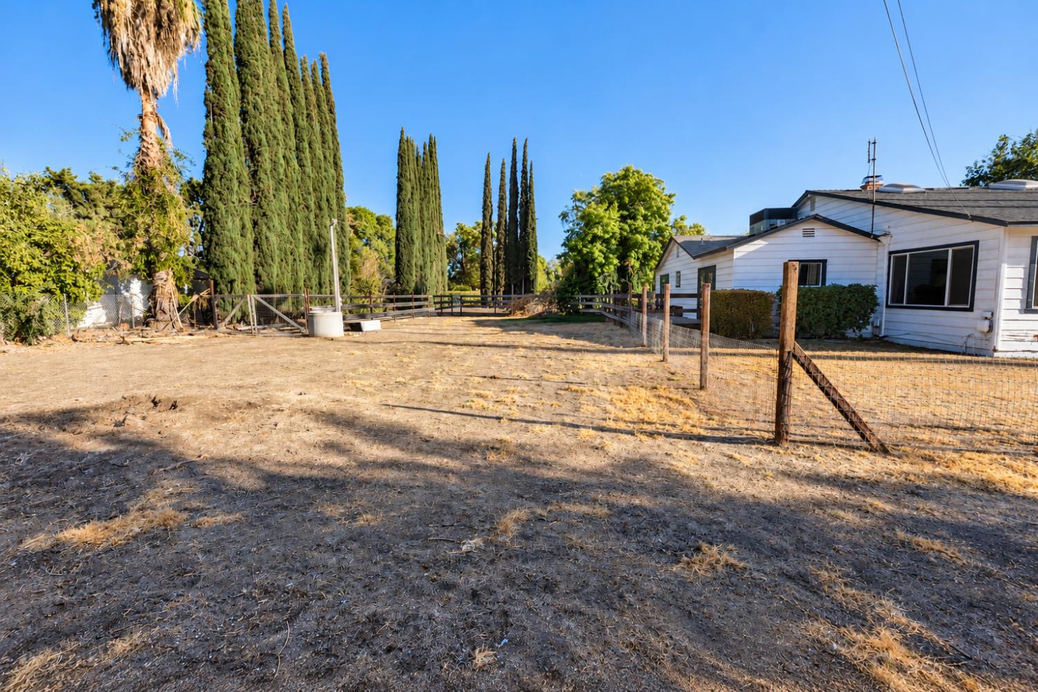 1718 S Inverness Way, Fresno, CA 93727