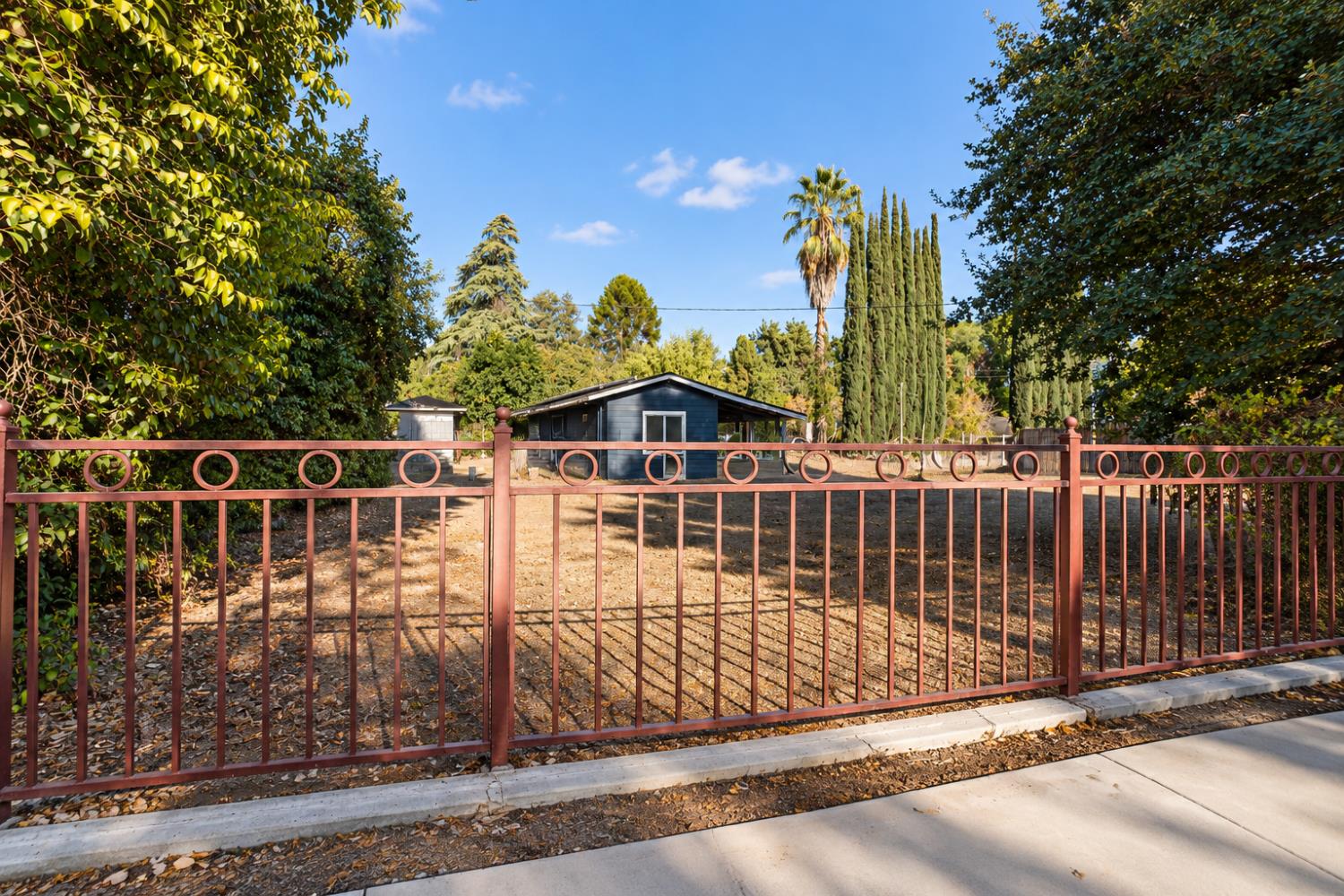1718 S Inverness Way, Fresno, CA 93727