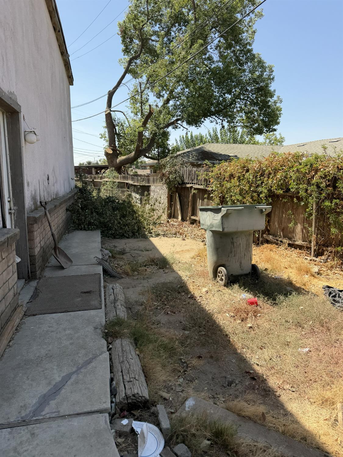 1639 N 6Th St, Fresno, CA 93703