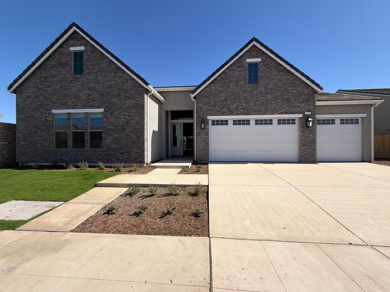 2287 N Marion Ave, Clovis, CA 93619