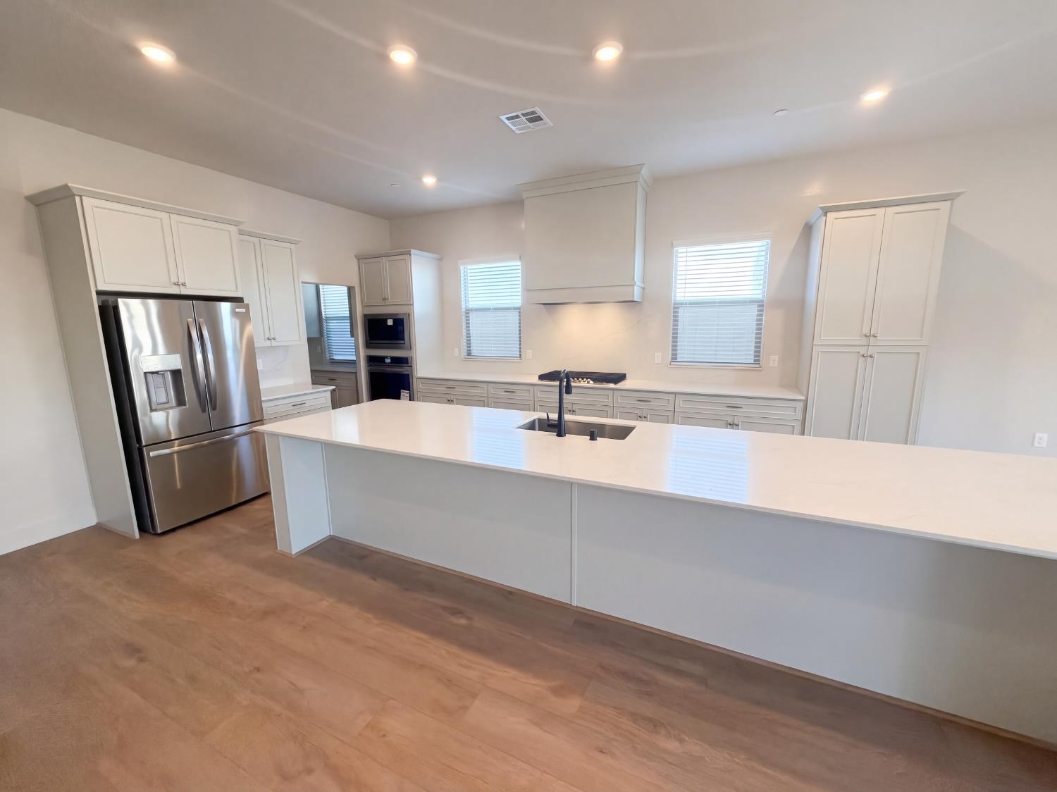 2287 N Marion Ave, Clovis, CA 93619