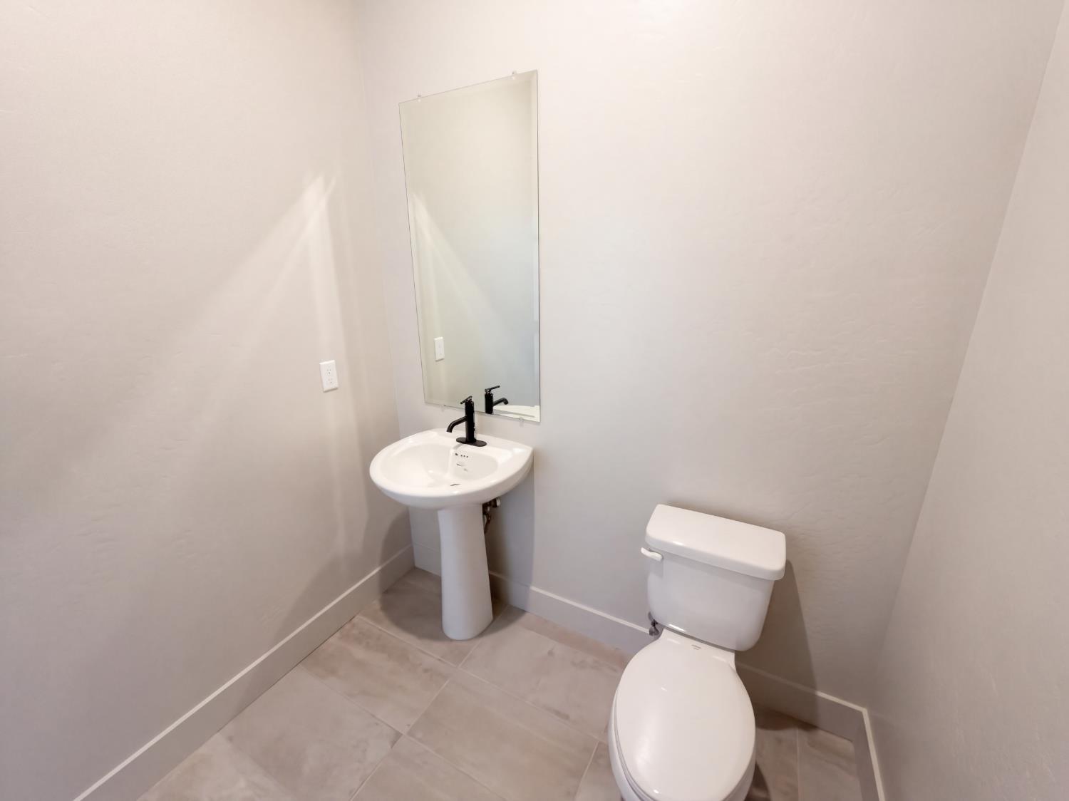 2287 N Marion Ave, Clovis, CA 93619