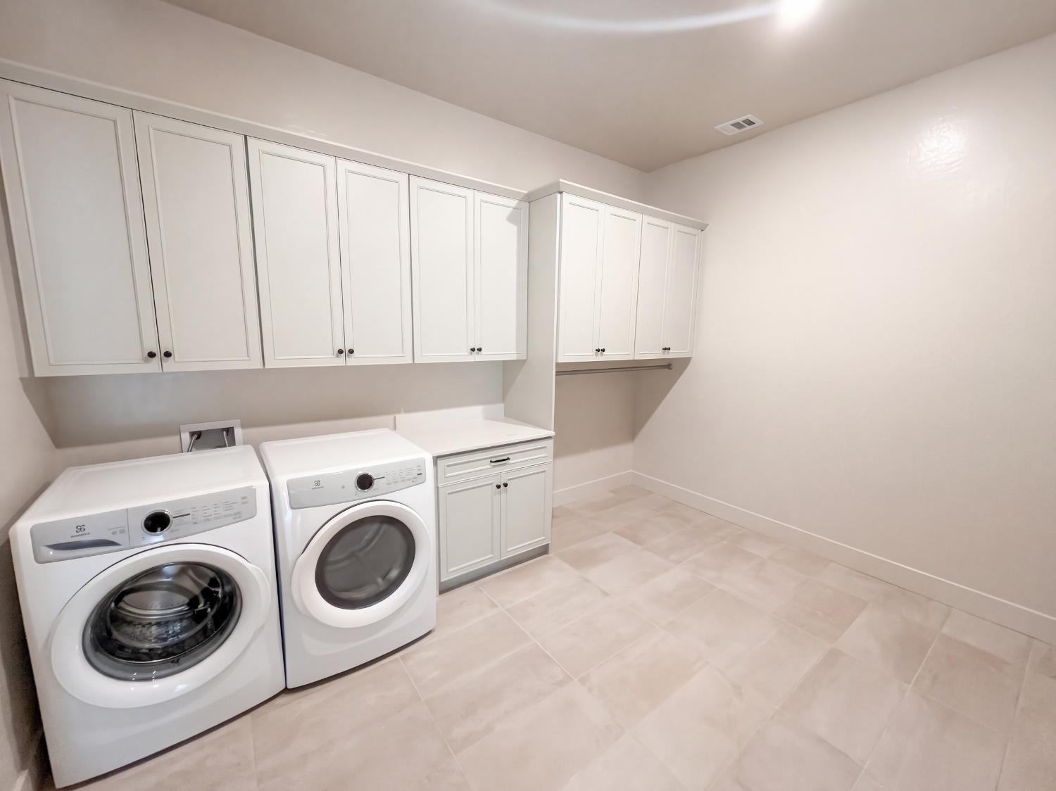 2287 N Marion Ave, Clovis, CA 93619