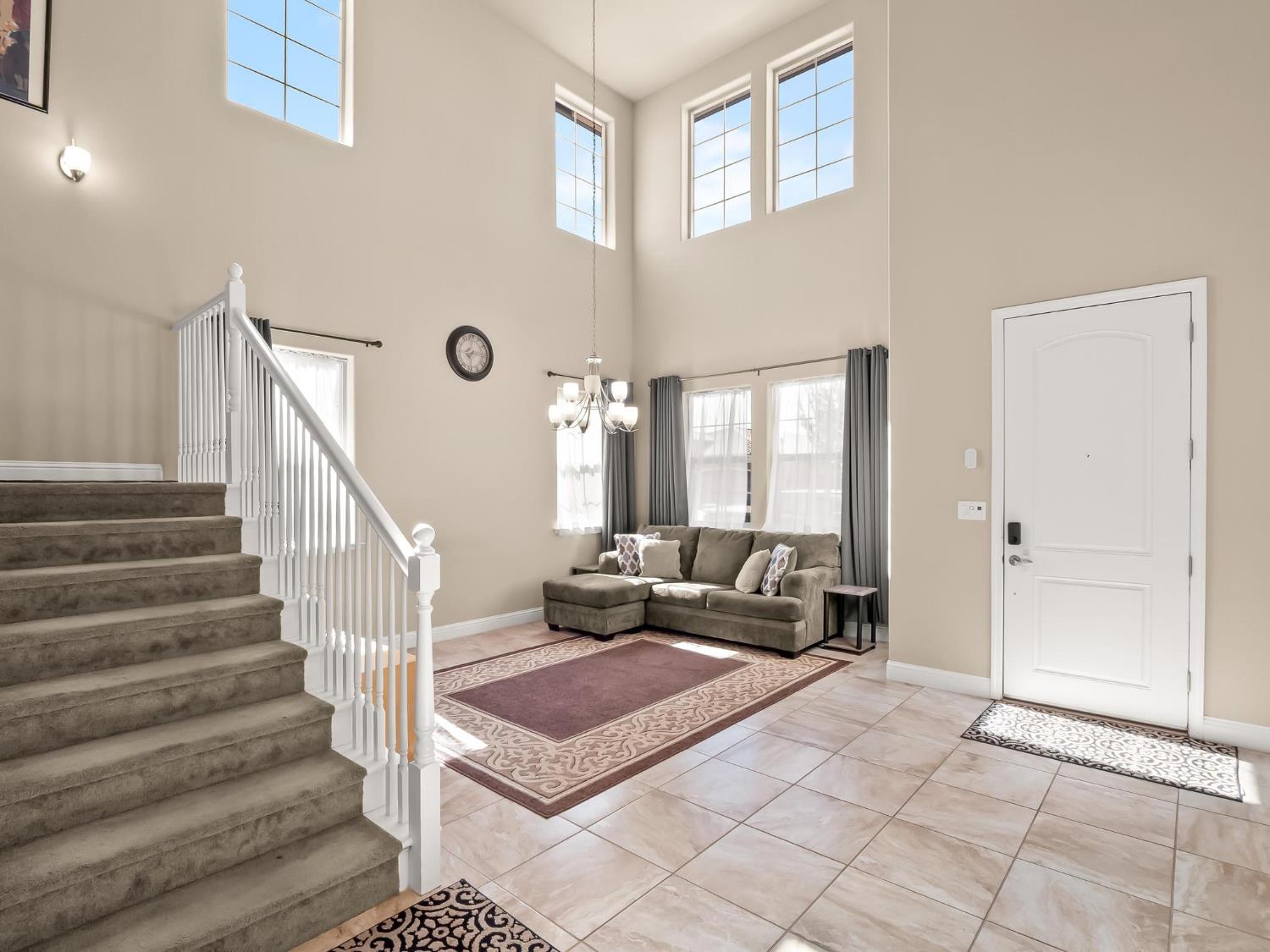 2710 N Laverne Ave, Fresno, CA 93727