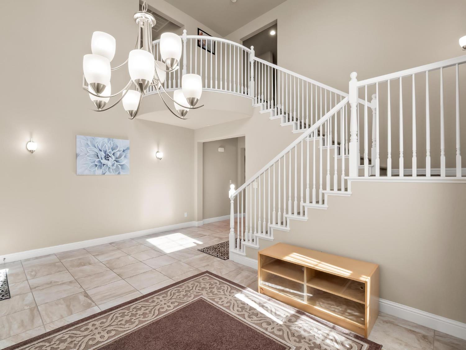 2710 N Laverne Ave, Fresno, CA 93727
