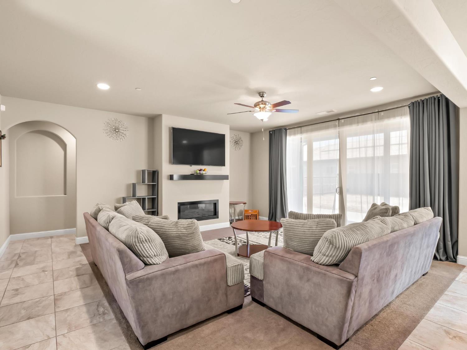 2710 N Laverne Ave, Fresno, CA 93727