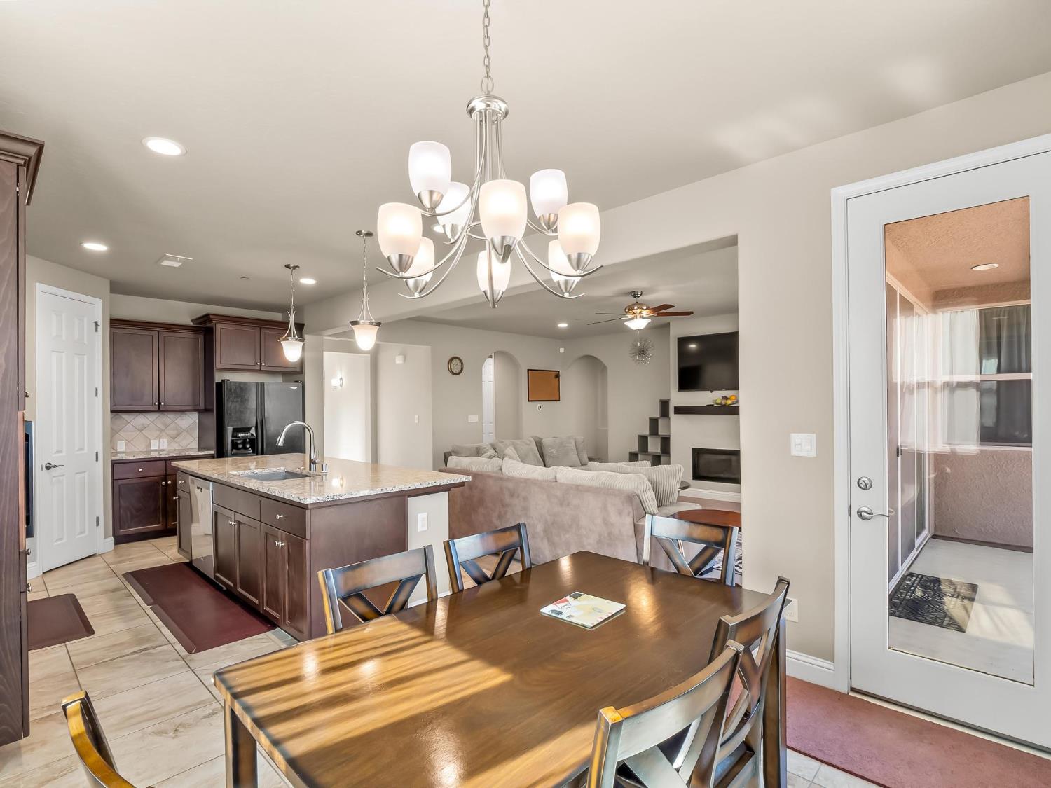 2710 N Laverne Ave, Fresno, CA 93727