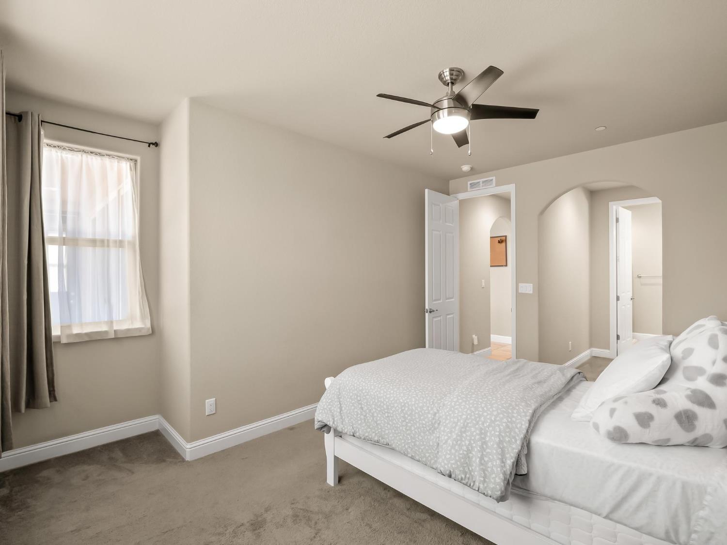 2710 N Laverne Ave, Fresno, CA 93727