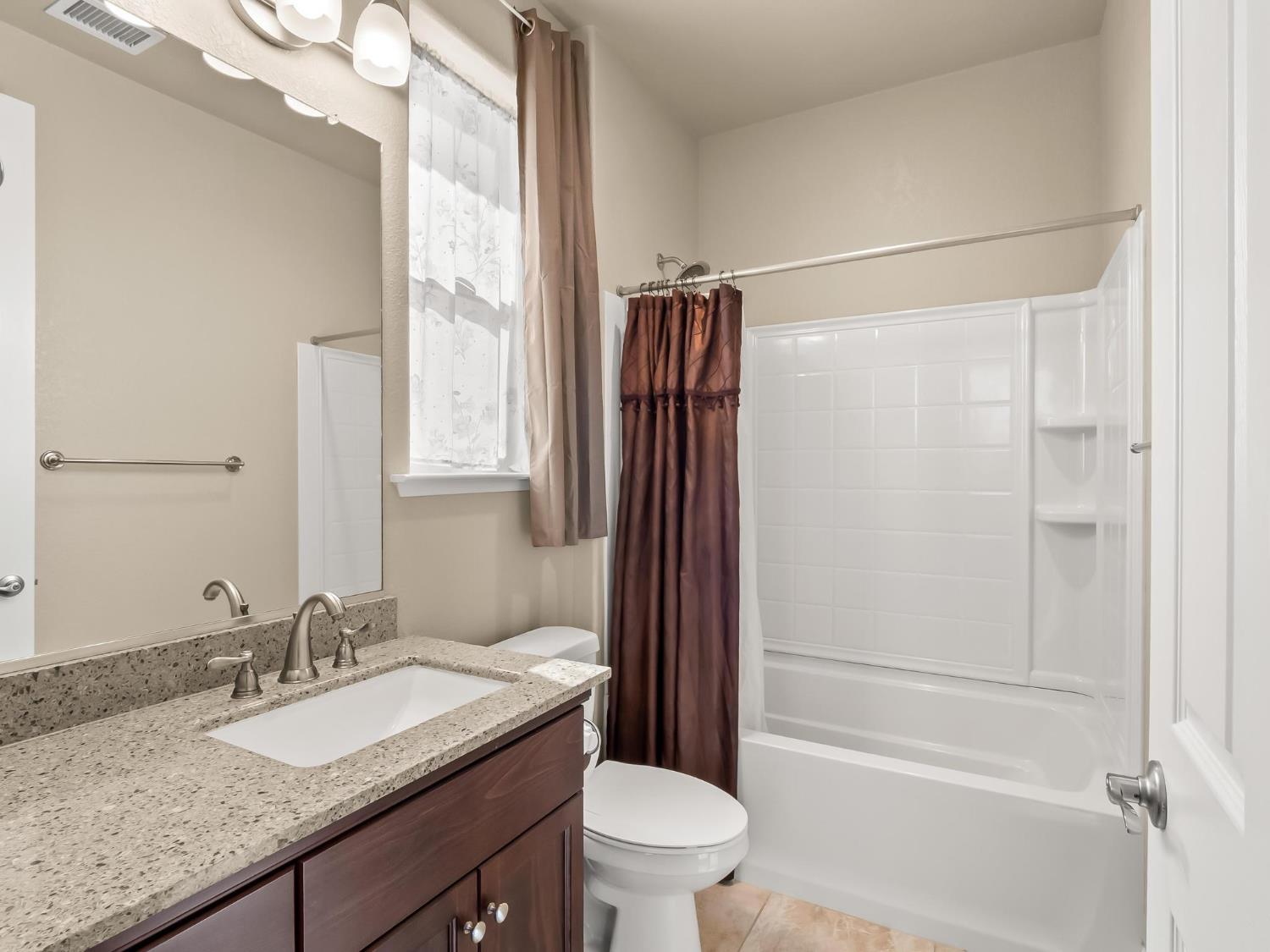 2710 N Laverne Ave, Fresno, CA 93727