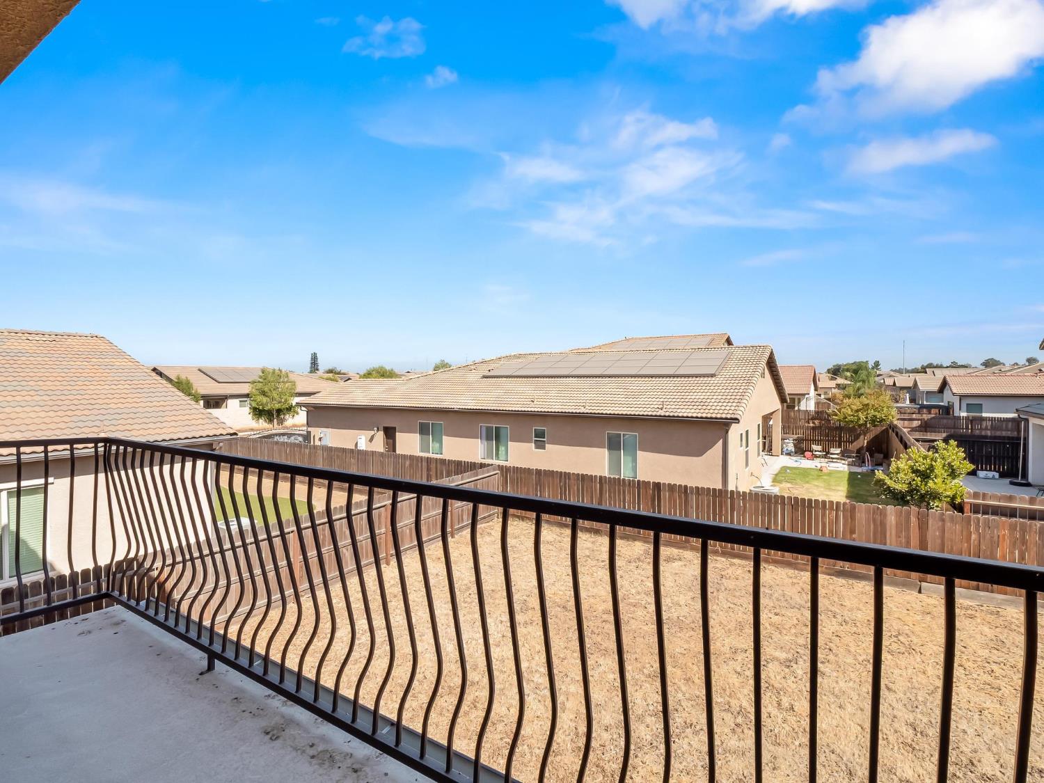 2710 N Laverne Ave, Fresno, CA 93727