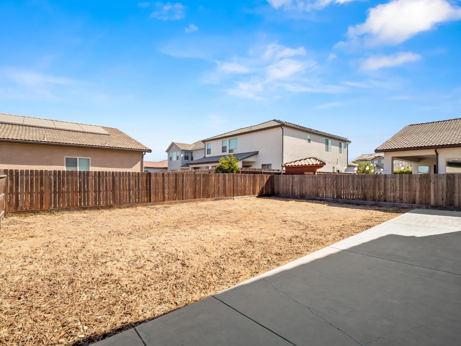 2710 N Laverne Ave, Fresno, CA 93727